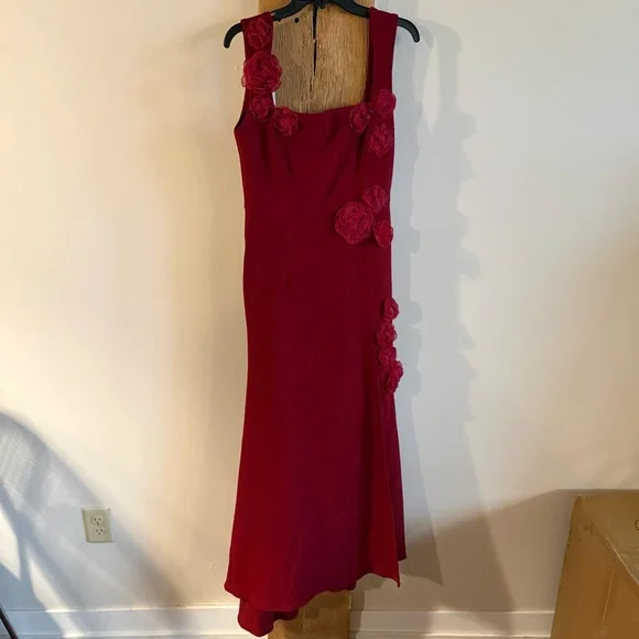 NWT Elliatt Evanora Flower Appliqué Gown Red Sz Large - Picture 4 of 11